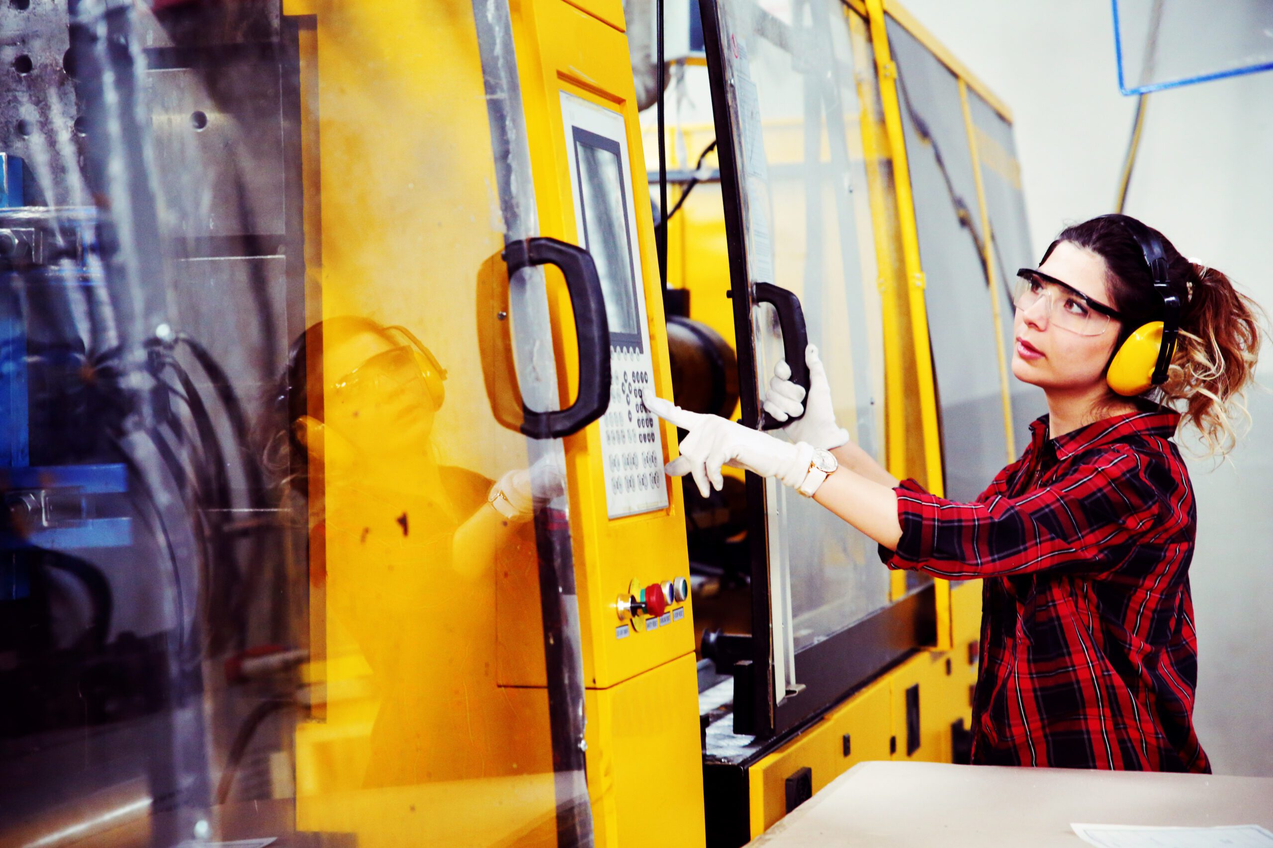 Hardware IoT & MES, APplus ERP & CRM